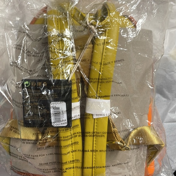 24HR DROP ⬇️ Loungefly doc backpack - Picture 2 of 2